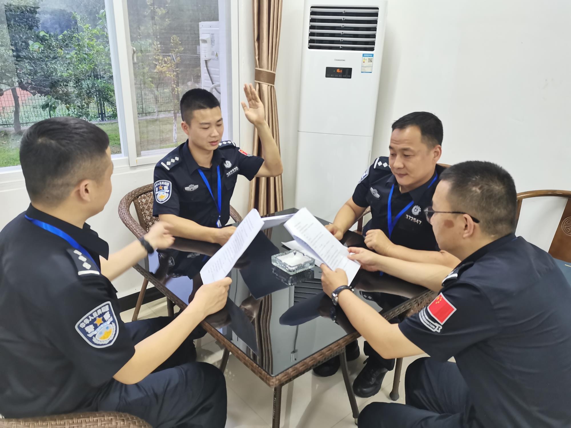 德宏輪訓(xùn)隊(duì)“司晉督”第三期培訓(xùn)隊(duì)開展執(zhí)法突出問題大討論